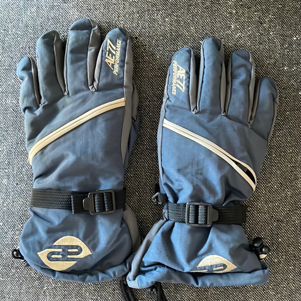 AE winter gloves